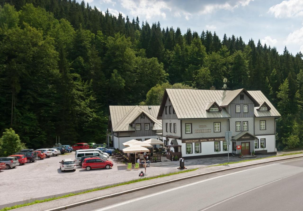 Hotel Hradec スピンドレルフ・ムリン エクステリア 写真