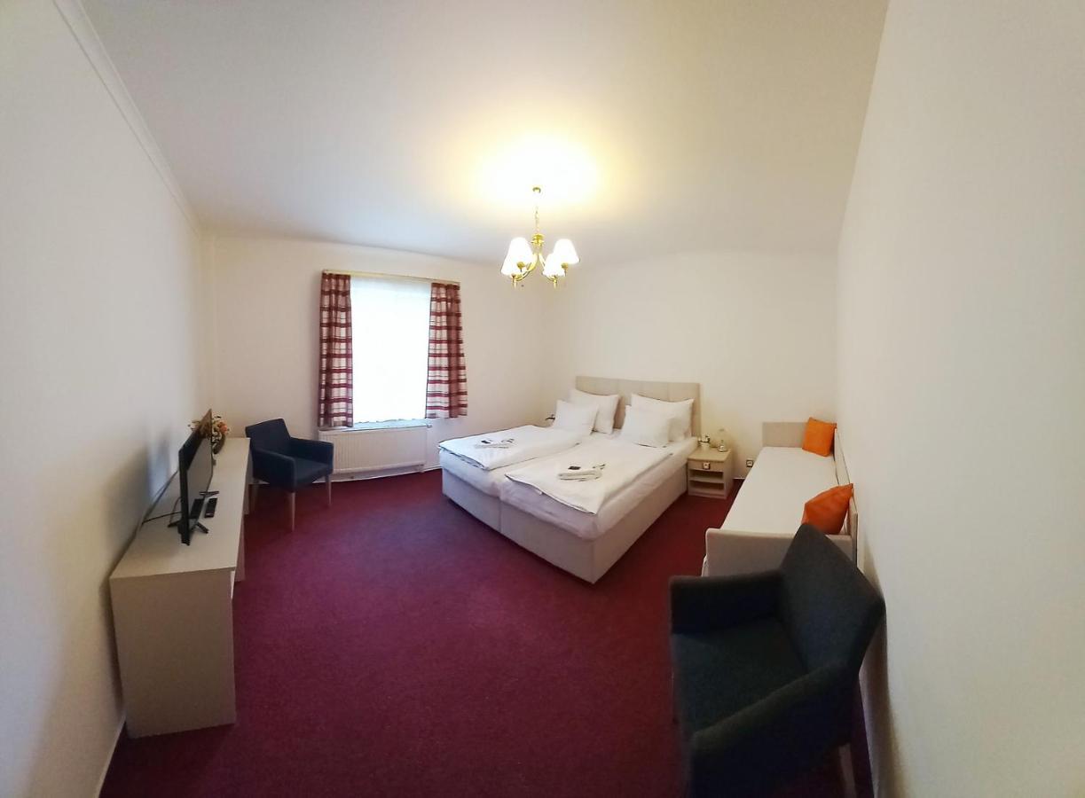 Hotel Hradec スピンドレルフ・ムリン エクステリア 写真